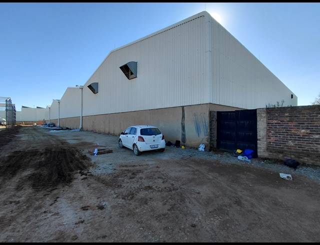 2,099M² WAREHOUSE TO LET IN CLAYVILLE